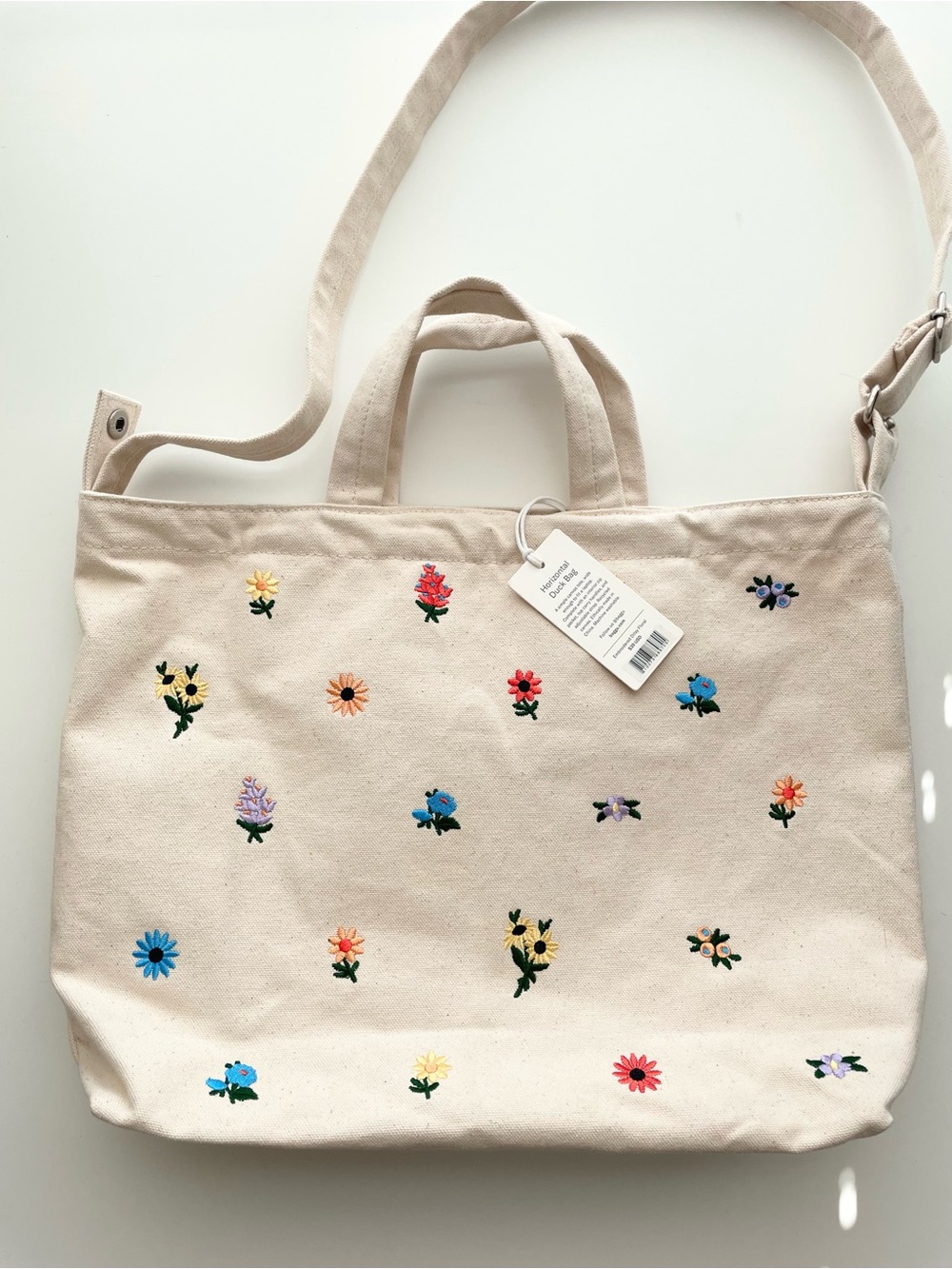 NWT Baggu Embroidered Floral Horizontal Duck Bag